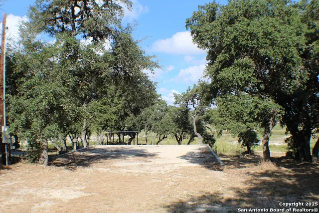 906 Pebble Beach Dr NW Lakehills, TX 78063