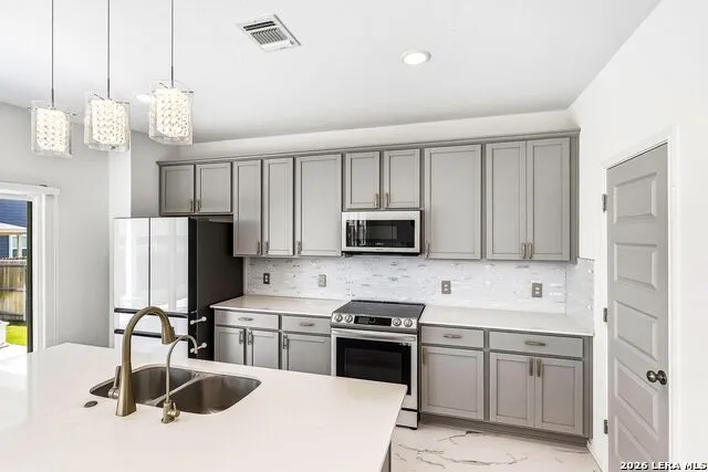 207 Brook Shadow Cibolo, TX 78108