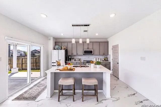 207 Brook Shadow Cibolo, TX 78108