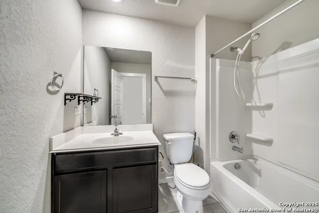 17029 VISTA CV Live Oak, TX 78233