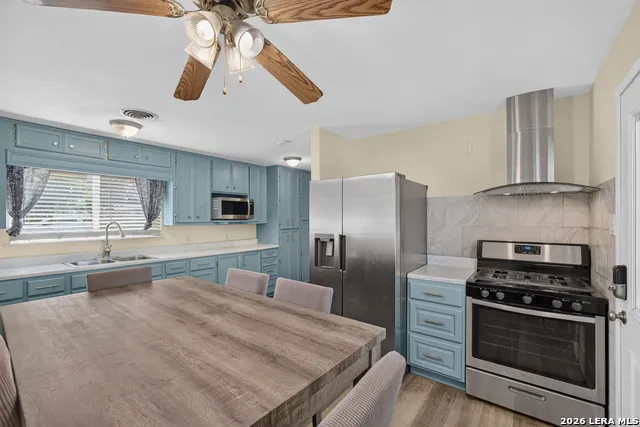 209 GREENLAWN AVE Pleasanton, TX 78064