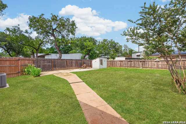 209 GREENLAWN AVE Pleasanton, TX 78064