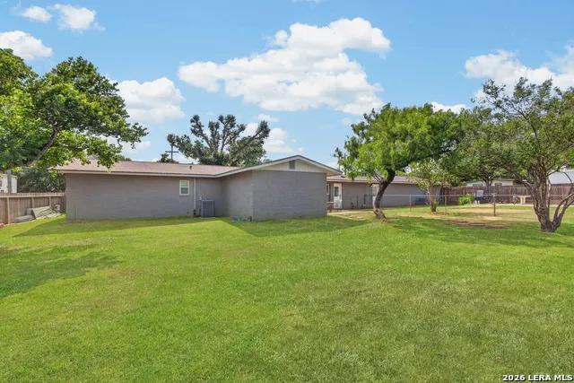 209 GREENLAWN AVE Pleasanton, TX 78064
