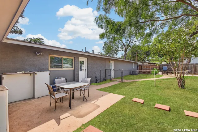 209 GREENLAWN AVE Pleasanton, TX 78064