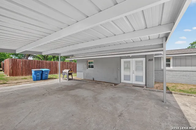 209 GREENLAWN AVE Pleasanton, TX 78064