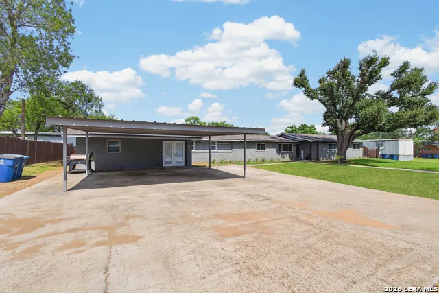209 GREENLAWN AVE Pleasanton, TX 78064