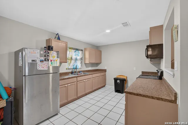 209 GREENLAWN AVE Pleasanton, TX 78064