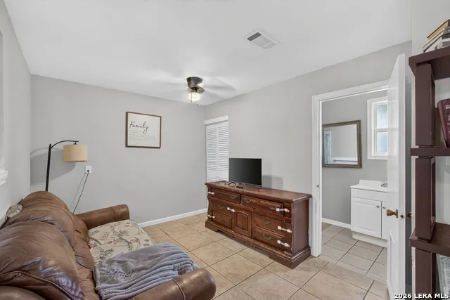 209 GREENLAWN AVE Pleasanton, TX 78064