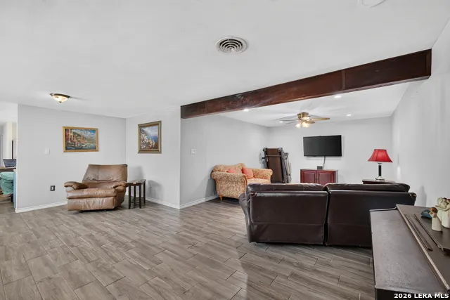 209 GREENLAWN AVE Pleasanton, TX 78064