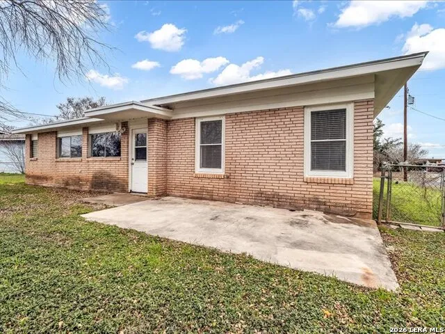 602 C Street Floresville, TX 78114