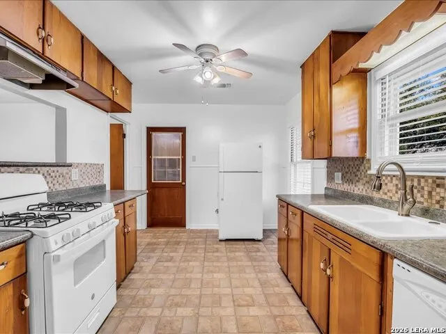 602 C Street Floresville, TX 78114