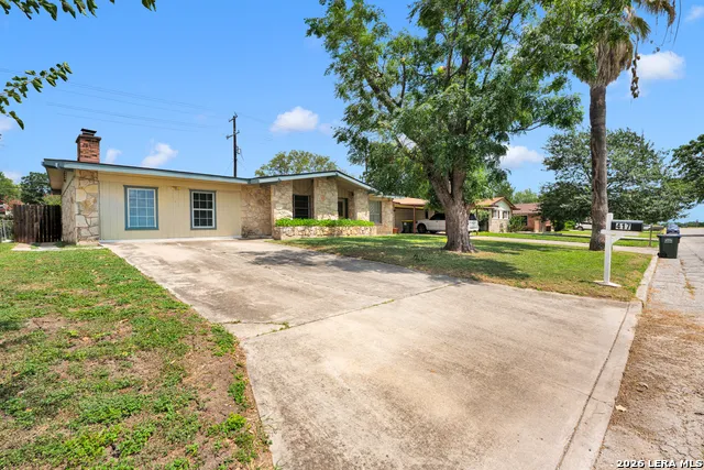 417 E Lindbergh Blvd Universal City, TX 78148