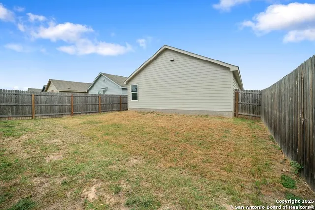 5875 COAHULIA RDG Seguin, TX 78155