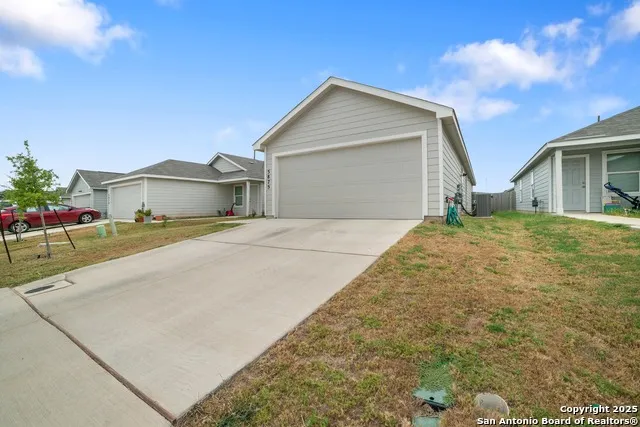 5875 COAHULIA RDG Seguin, TX 78155
