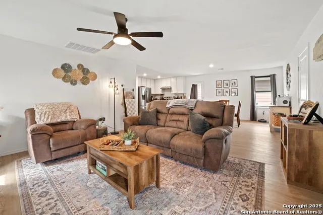 5875 COAHULIA RDG Seguin, TX 78155