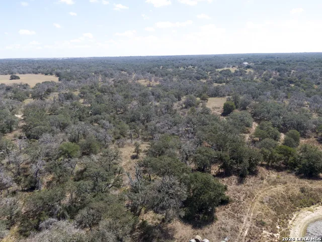 2404 County Road 320 Floresville, TX 78114