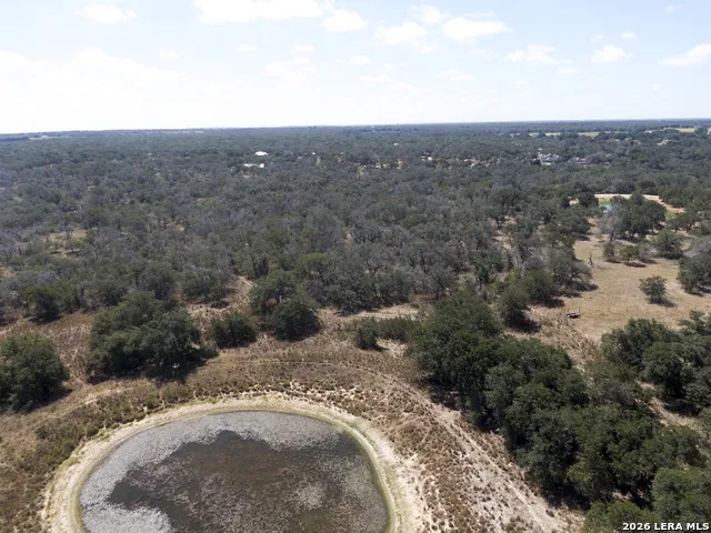 2404 County Road 320 Floresville, TX 78114