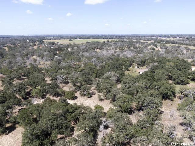 2404 County Road 320 Floresville, TX 78114