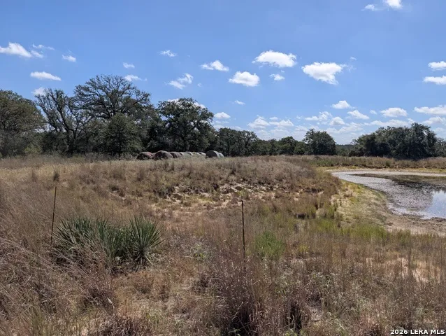 2404 County Road 320 Floresville, TX 78114