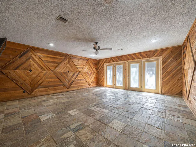 1935 E Fm 1518 St Hedwig, TX 78152