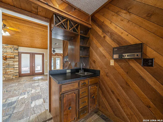 1935 E Fm 1518 St Hedwig, TX 78152