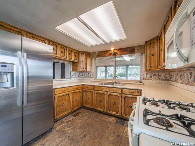 1935 E Fm 1518 St Hedwig, TX 78152
