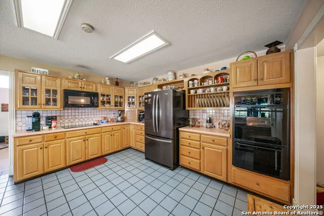 210 Tolle Rd Cibolo, TX 78108