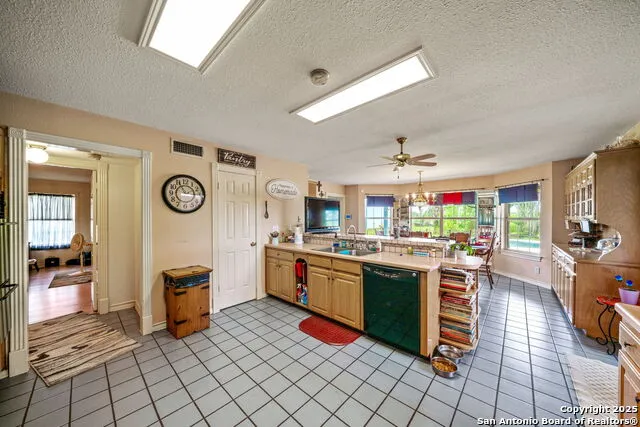 210 Tolle Rd Cibolo, TX 78108