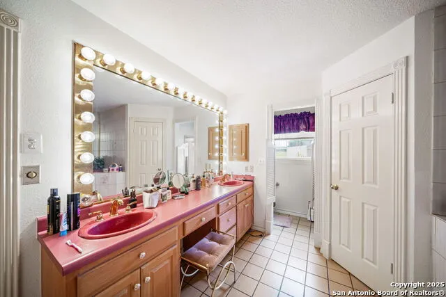 210 Tolle Rd Cibolo, TX 78108