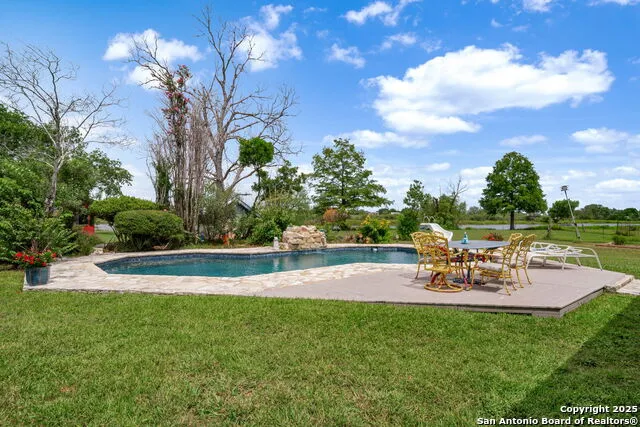 210 Tolle Rd Cibolo, TX 78108