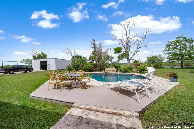210 Tolle Rd Cibolo, TX 78108