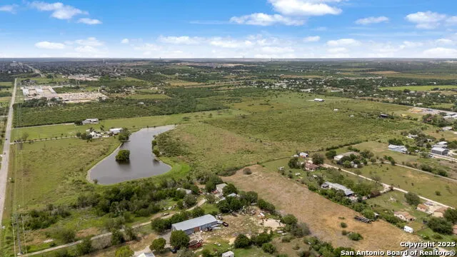 210 Tolle Rd Cibolo, TX 78108