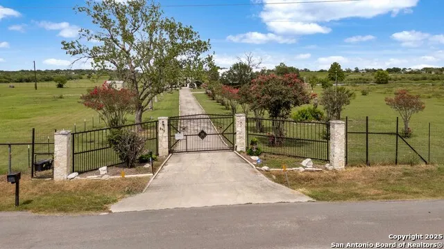 210 Tolle Rd Cibolo, TX 78108