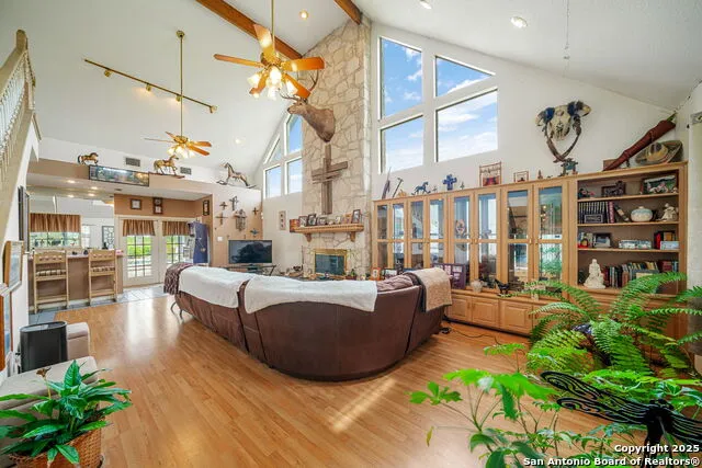 210 Tolle Rd Cibolo, TX 78108