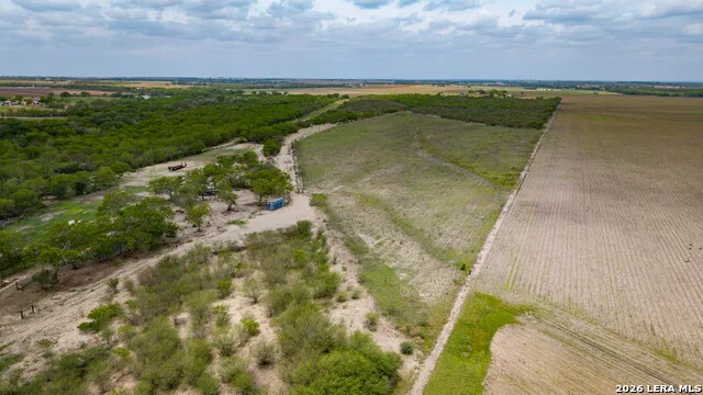 1251 County Road 210 Floresville, TX 78114