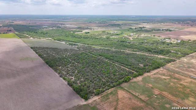 1251 County Road 210 Floresville, TX 78114
