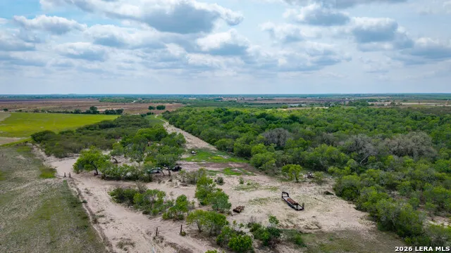 1251 County Road 210 Floresville, TX 78114