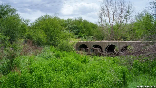 1251 County Road 210 Floresville, TX 78114