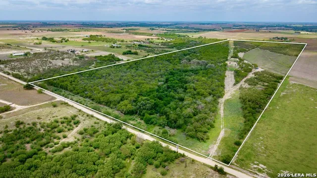 1251 County Road 210 Floresville, TX 78114