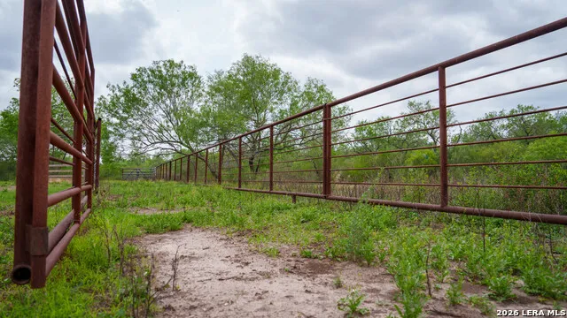 1251 County Road 210 Floresville, TX 78114
