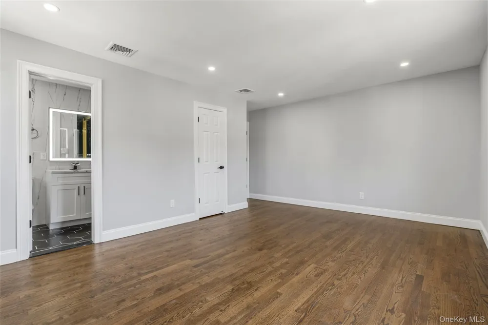2599 Orr Street Merrick, NY 11566