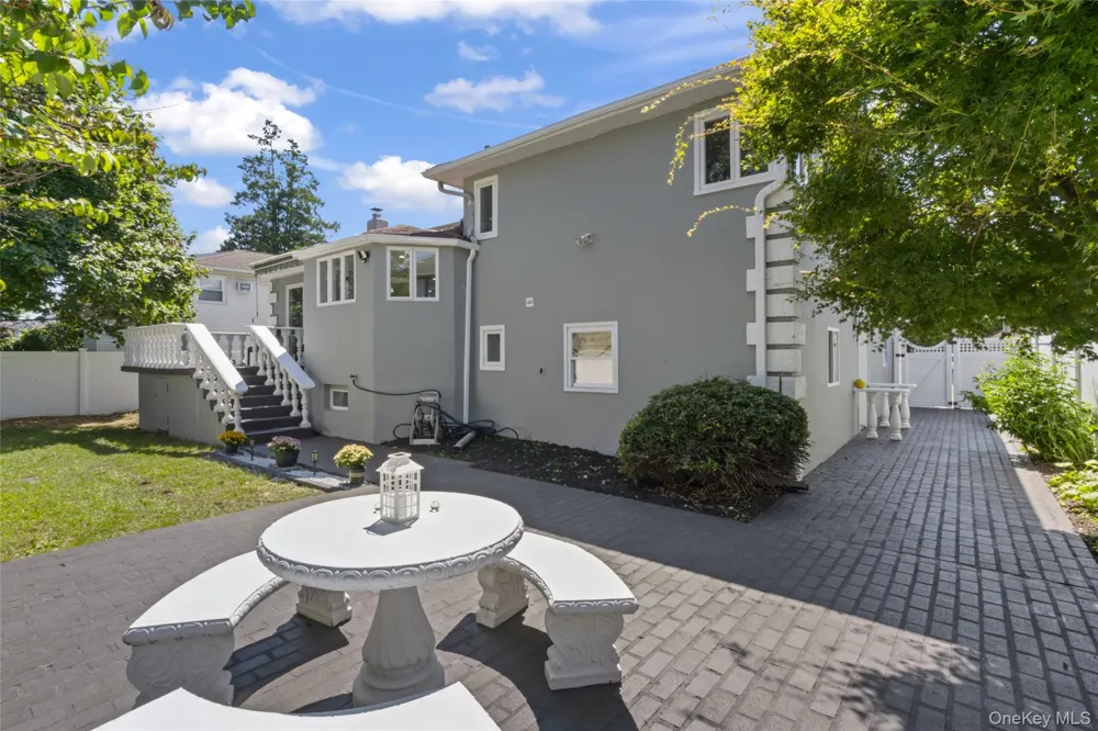 2599 Orr Street Merrick, NY 11566