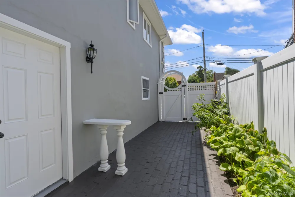 2599 Orr Street Merrick, NY 11566