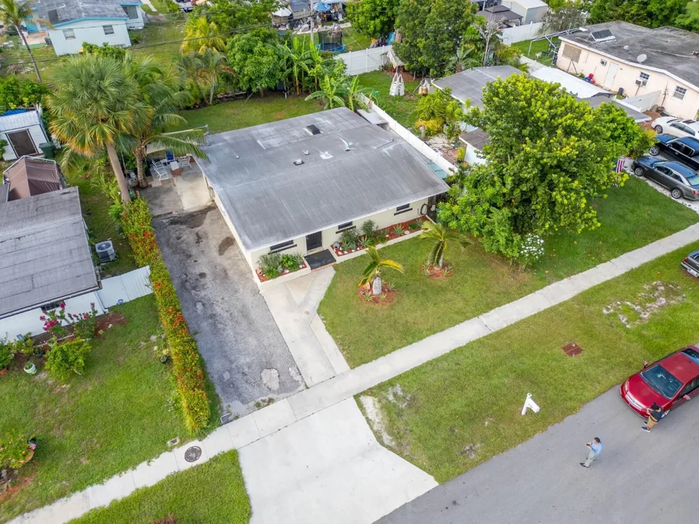 172 JAMAICA DRIVE Palm Springs, FL 33461