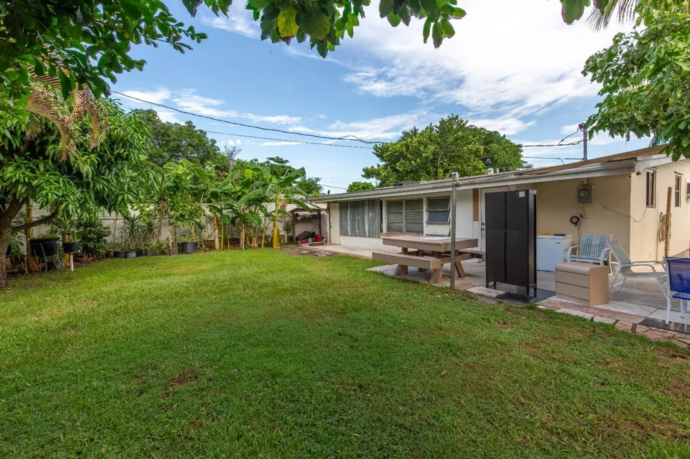 172 JAMAICA DRIVE Palm Springs, FL 33461