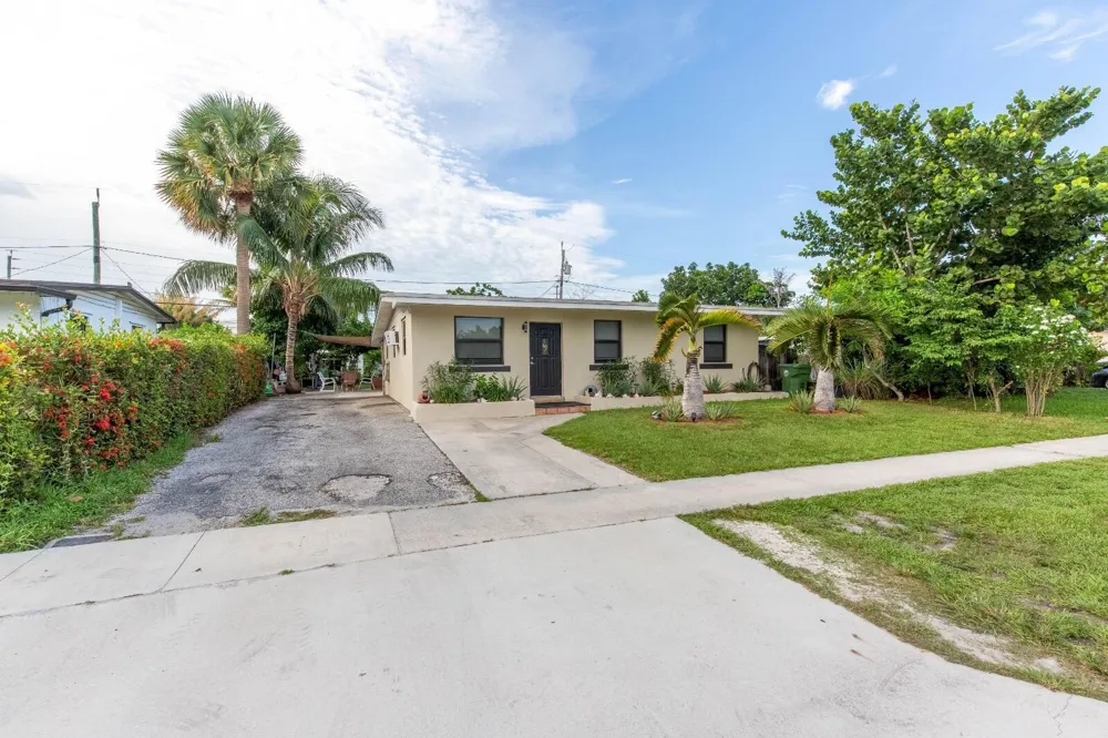 172 JAMAICA DRIVE Palm Springs, FL 33461