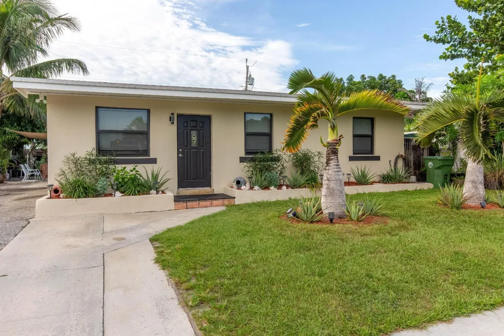 172 JAMAICA DRIVE Palm Springs, FL 33461