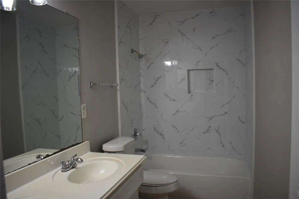 4214 Creek Ridge Lane Missouri City, TX 77459