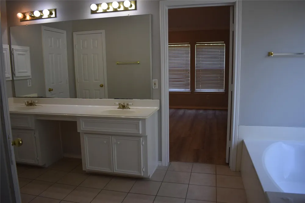 4214 Creek Ridge Lane Missouri City, TX 77459