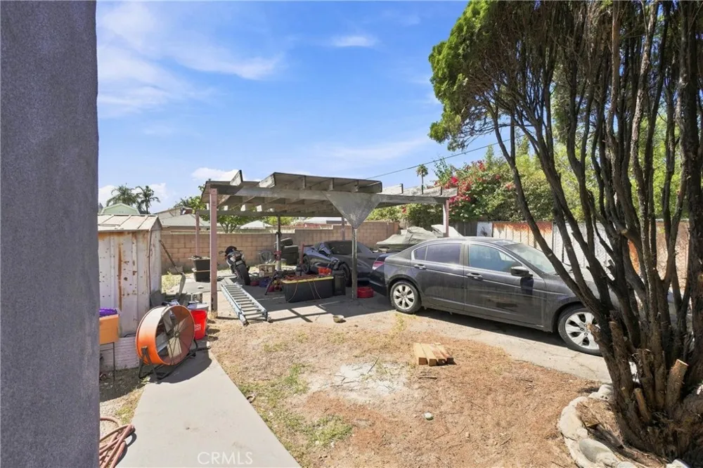 9606 Palmetto Fontana, CA 92335